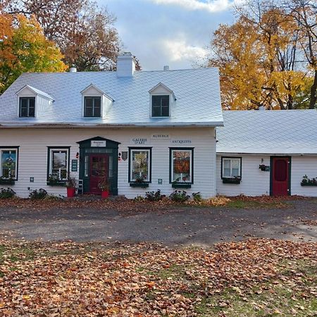 Auberge Les Blancs Moutons Saint-Laurent-de-l'ile d'Orleans エクステリア 写真