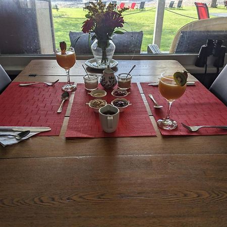 Auberge Les Blancs Moutons Saint-Laurent-de-l'ile d'Orleans エクステリア 写真