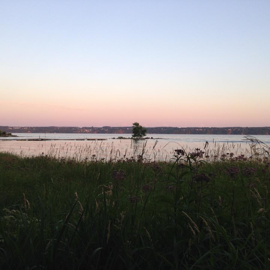 Auberge Les Blancs Moutons Saint-Laurent-de-l'ile d'Orleans エクステリア 写真