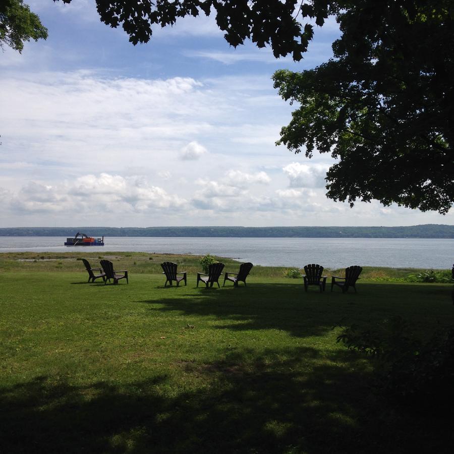 Auberge Les Blancs Moutons Saint-Laurent-de-l'ile d'Orleans エクステリア 写真