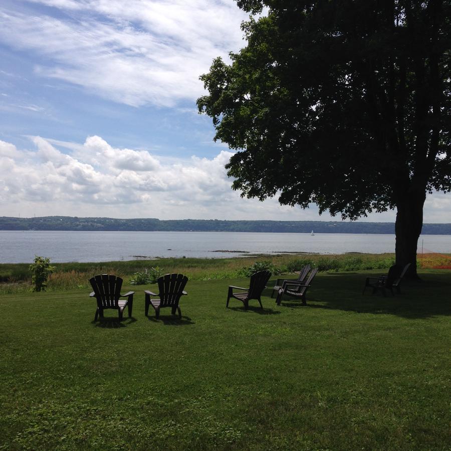 Auberge Les Blancs Moutons Saint-Laurent-de-l'ile d'Orleans エクステリア 写真
