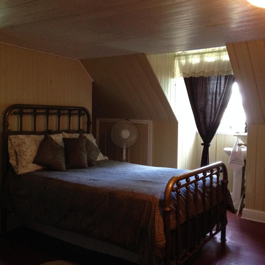Auberge Les Blancs Moutons Saint-Laurent-de-l'ile d'Orleans エクステリア 写真