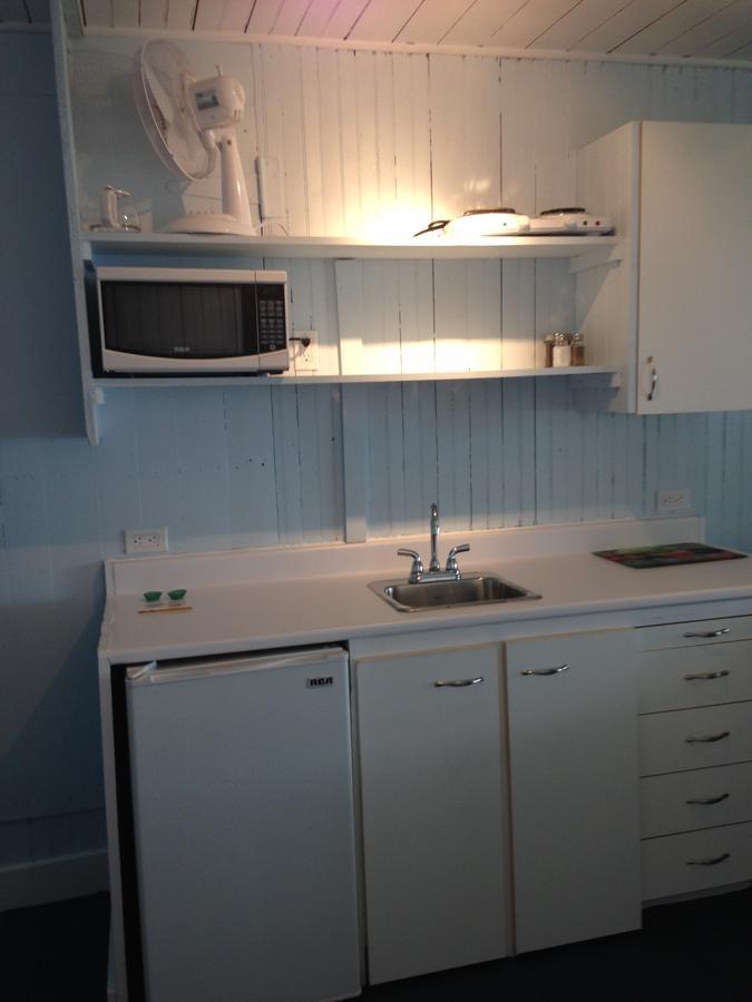 Auberge Les Blancs Moutons Saint-Laurent-de-l'ile d'Orleans エクステリア 写真