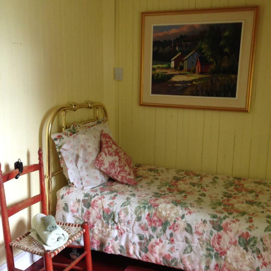 Auberge Les Blancs Moutons Saint-Laurent-de-l'ile d'Orleans エクステリア 写真